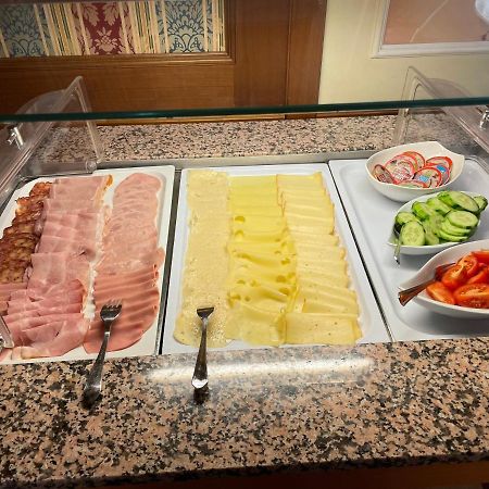 Hotel Restaurant Wallner I Contactless Check-In St. Valentin Dış mekan fotoğraf