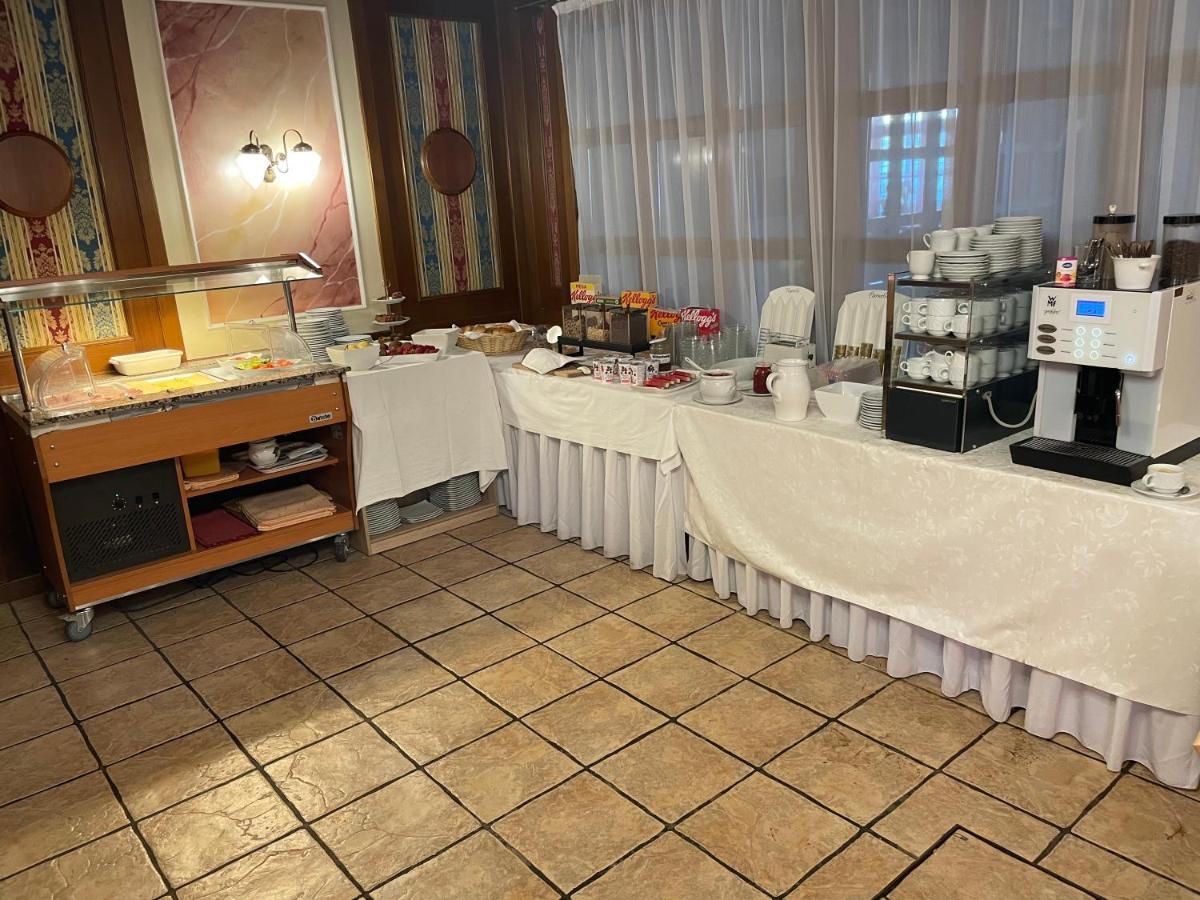 Hotel Restaurant Wallner I Contactless Check-In St. Valentin Dış mekan fotoğraf