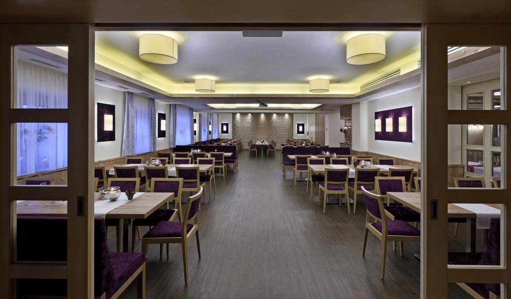 Hotel Restaurant Wallner I Contactless Check-In St. Valentin Dış mekan fotoğraf