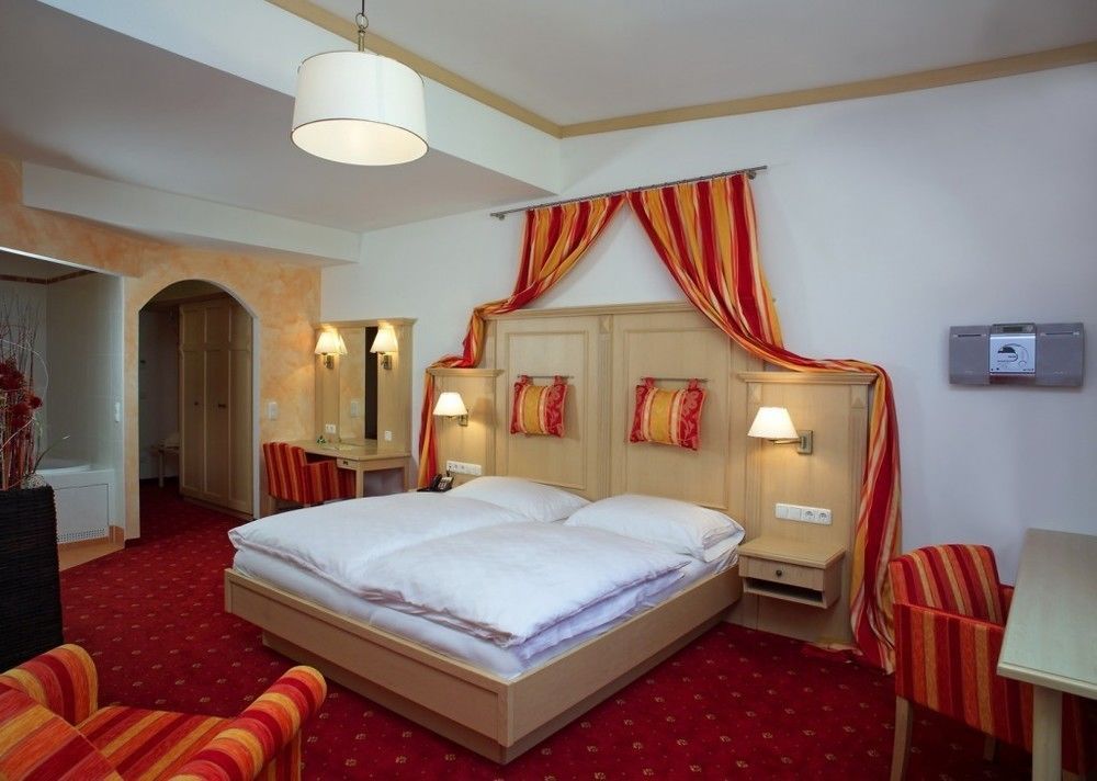 Hotel Restaurant Wallner I Contactless Check-In St. Valentin Dış mekan fotoğraf