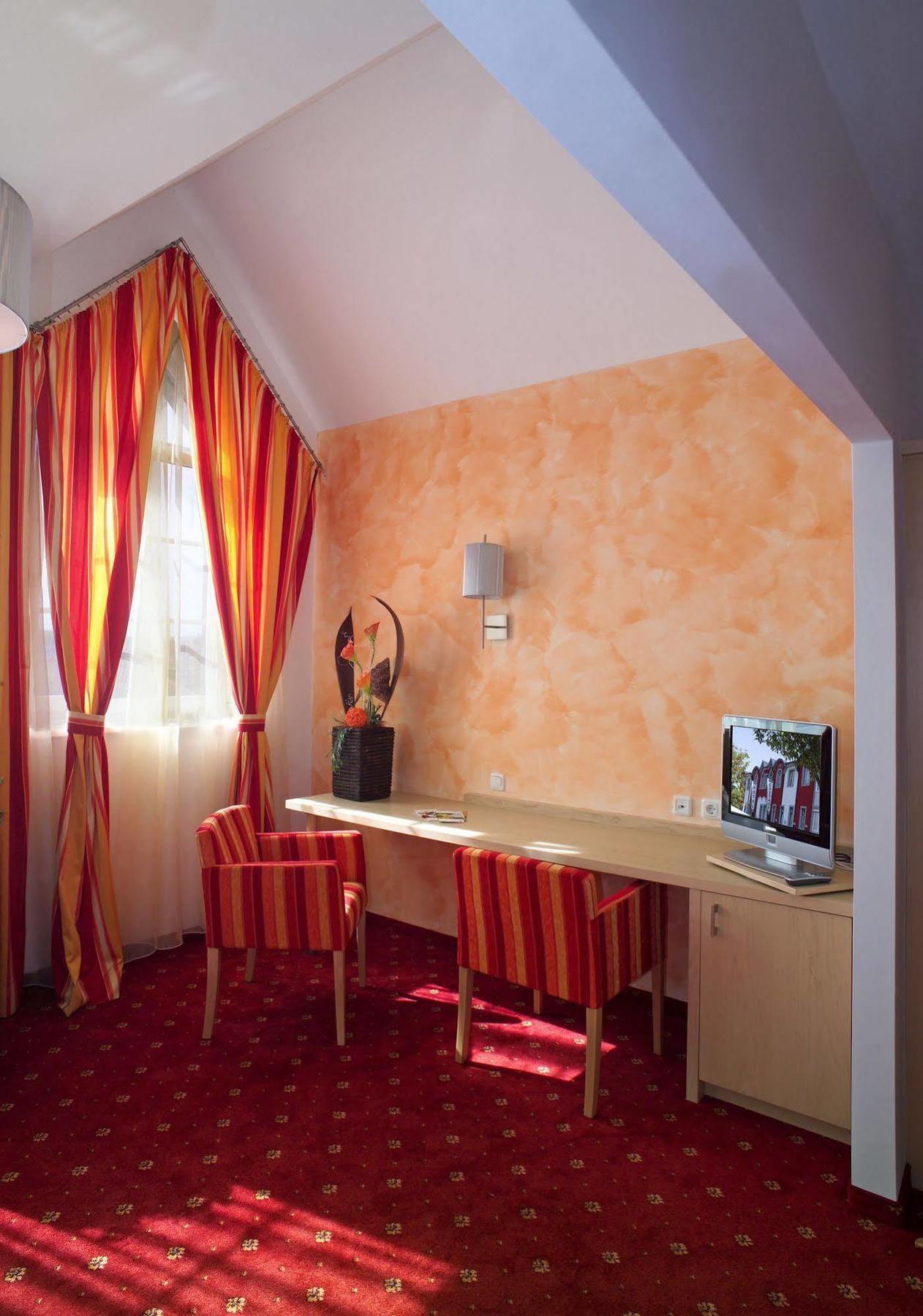 Hotel Restaurant Wallner I Contactless Check-In St. Valentin Dış mekan fotoğraf