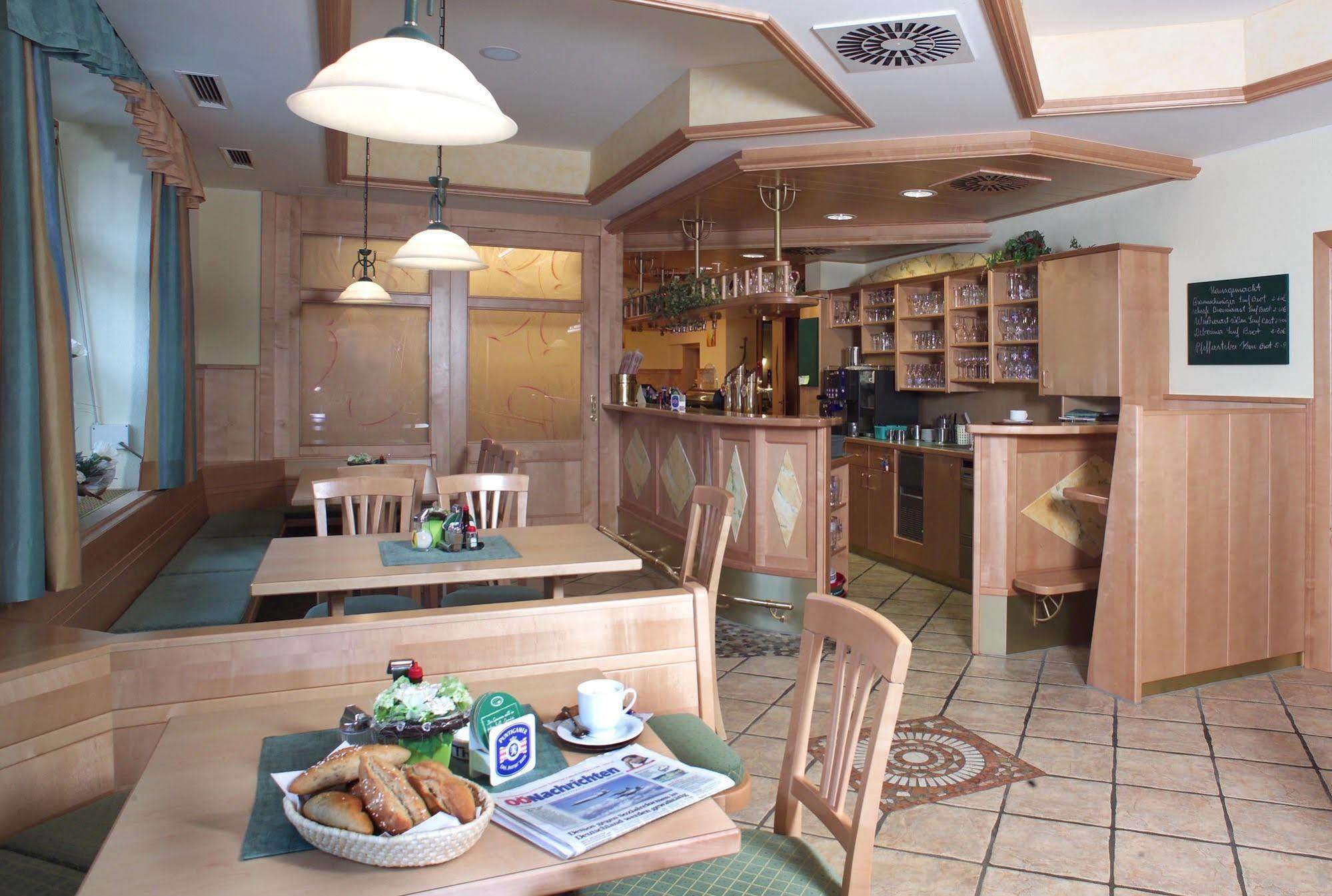 Hotel Restaurant Wallner I Contactless Check-In St. Valentin Dış mekan fotoğraf
