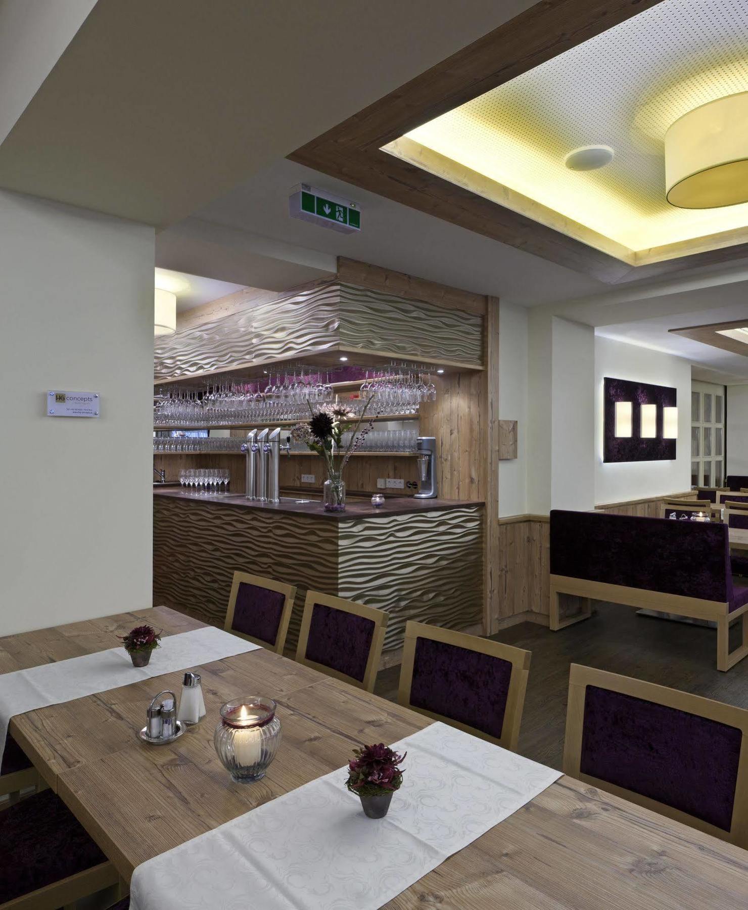 Hotel Restaurant Wallner I Contactless Check-In St. Valentin Dış mekan fotoğraf